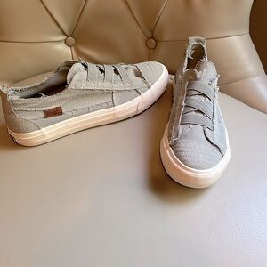 Women’s Grey Blowfish Malibu shoes- 9 1/2 - New